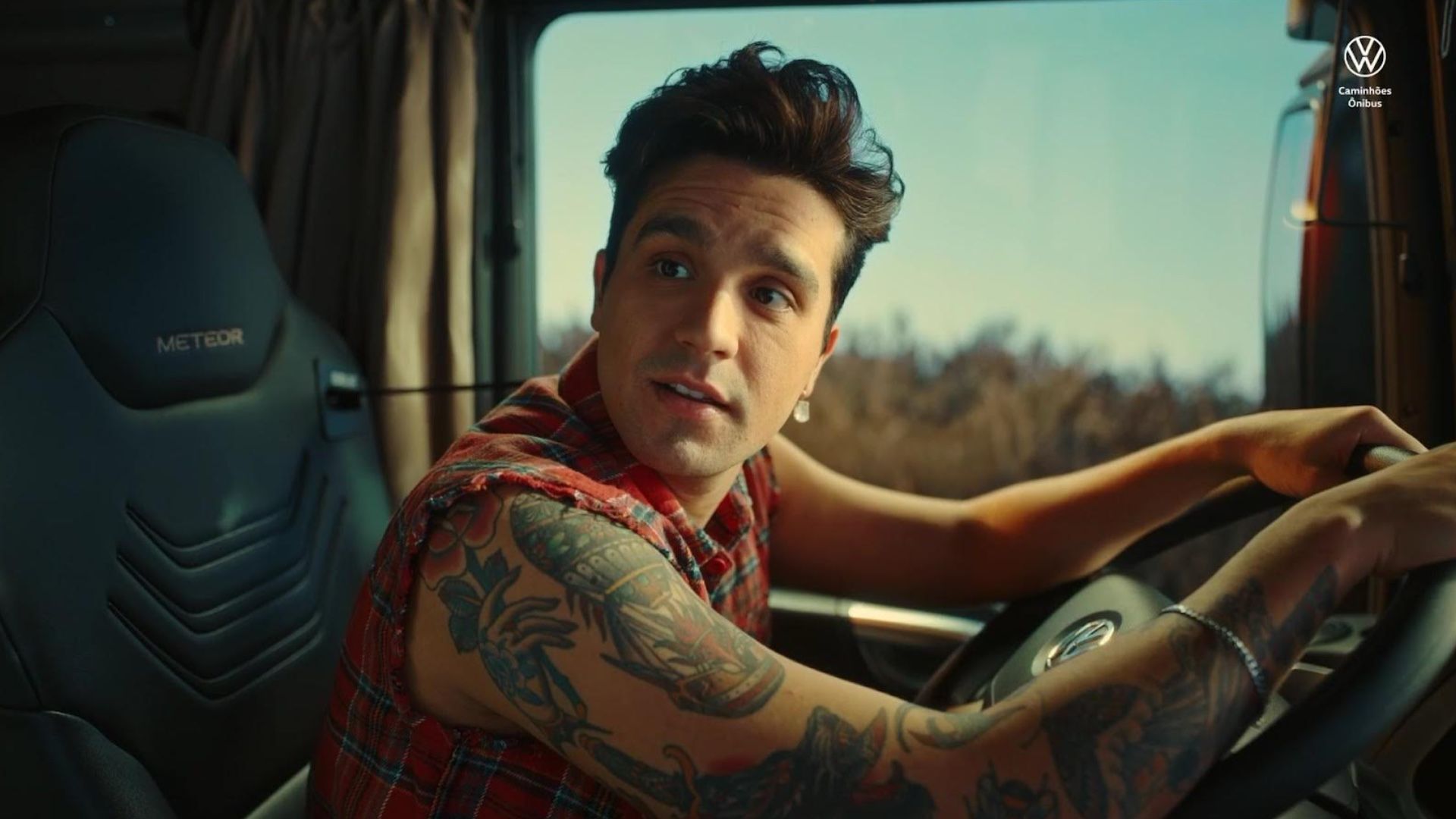 ‘Meteoro da Paixão’ de Luan Santana ganha clipe com a Volkswagen