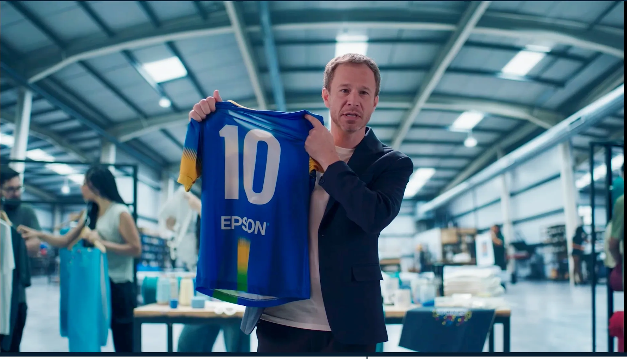 Epson amplia parceria com Tiago Leifert para abranger múltiplas frentes de negócios no Brasil
