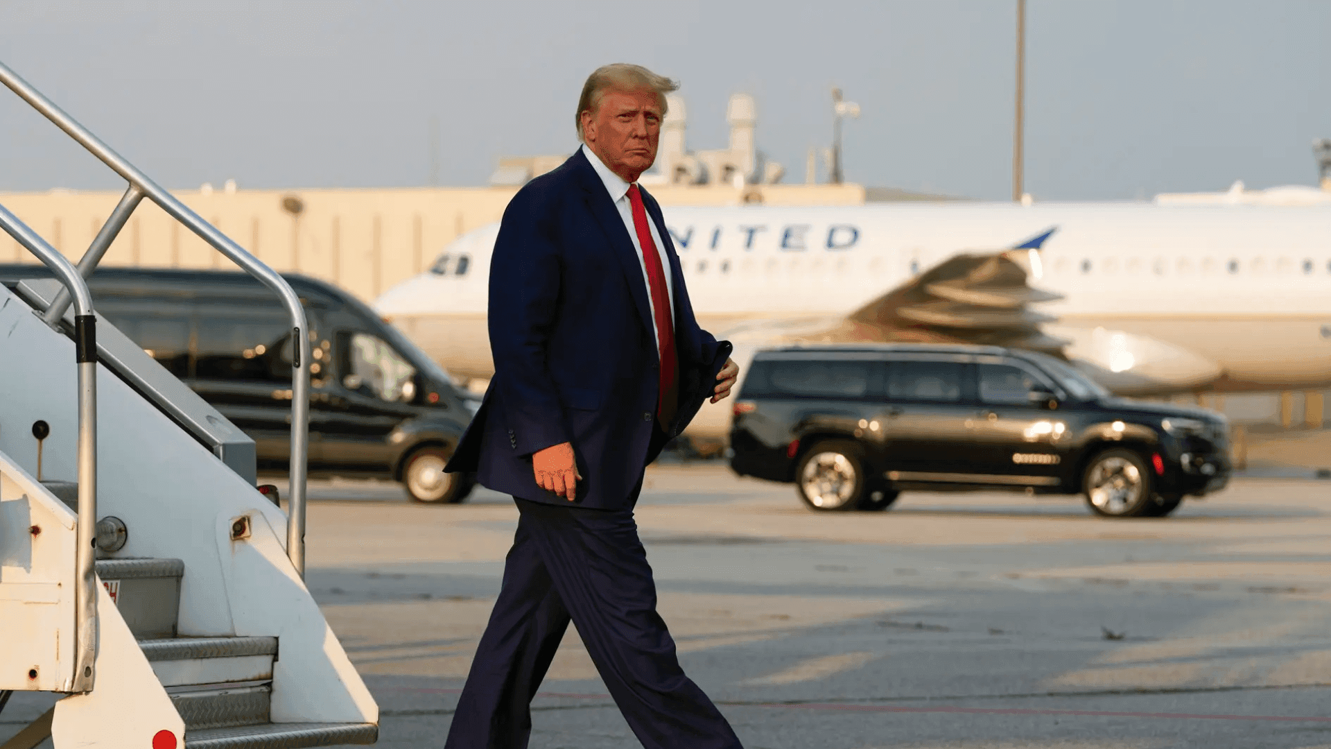 Virou à direita! Retorno de Donald Trump ao X é celebrado por Elon Musk
