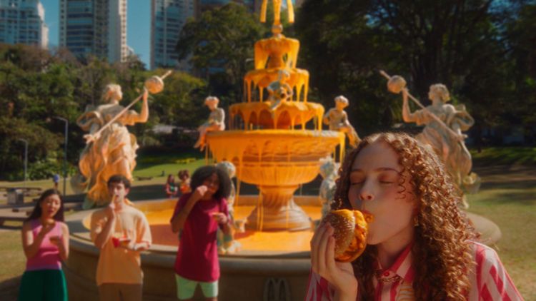 McDonald’s “cheddariza” público com retorno da Piscininha de Cheddar