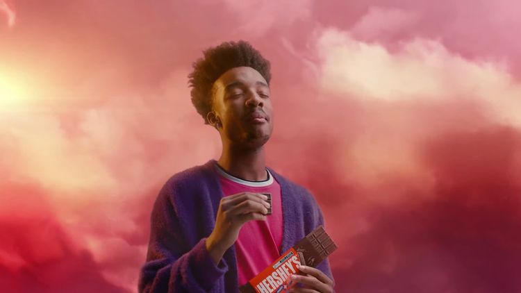 Hershey lança “Coração de Barra Lover sempre cabe mais um”