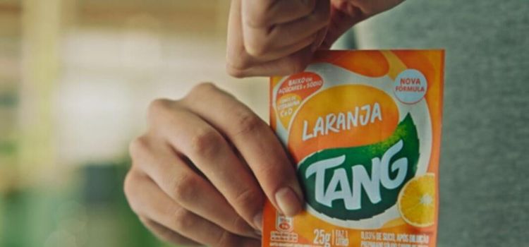 Tang muda rótulo de embalagem e se aproxima dos pais millenials