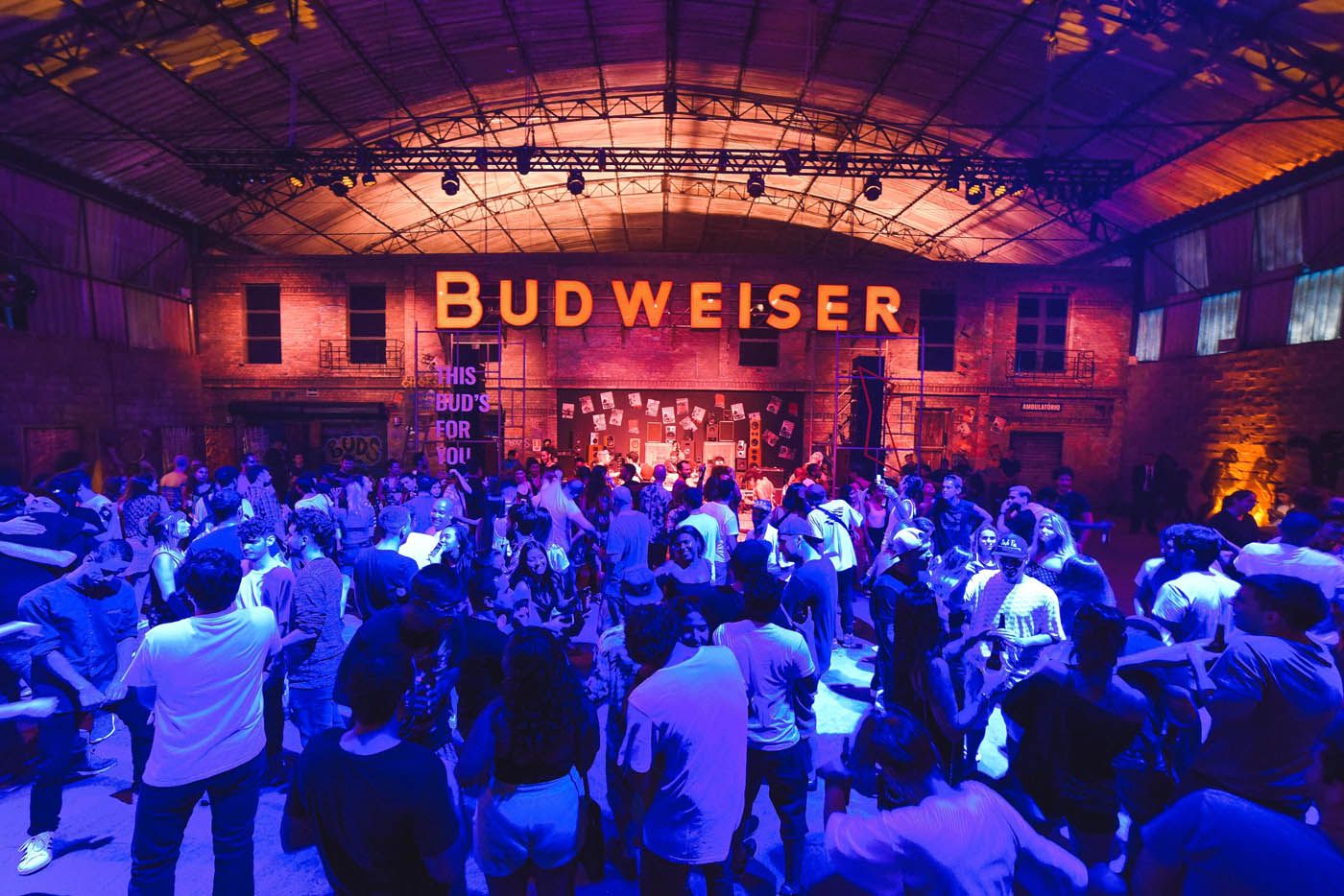 Budweiser confirma presença da BUD BASEMENT no Super Bowl em SP