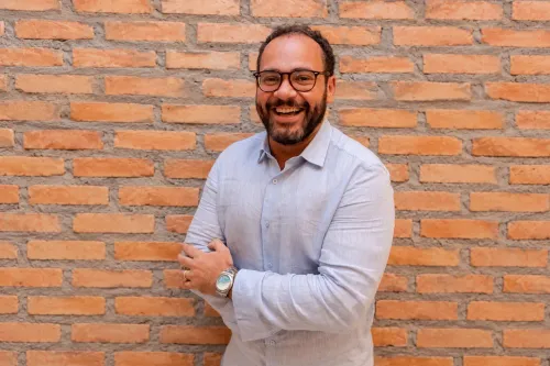 Planejamento de mídia em ano eleitoral: como marcas podem navegar pela polarização sem perder relevância
