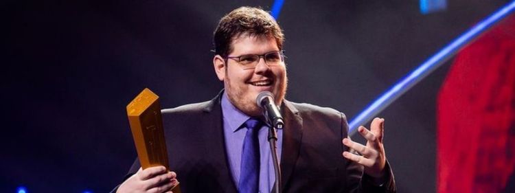 Casimiro bate recorde em live de retorno a Twitch