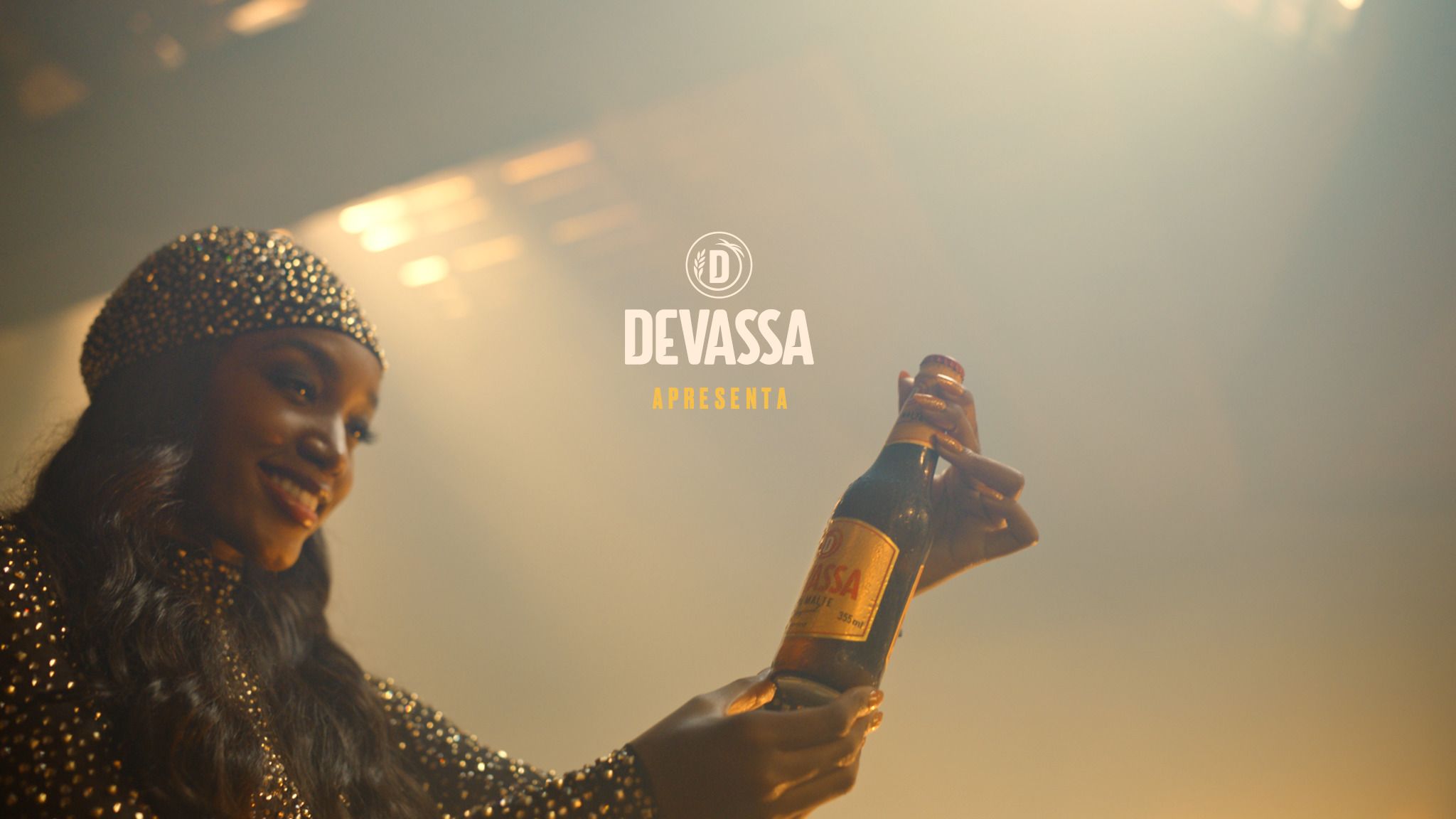 Devassa apresenta novo filme com IZA e baterista do Afrocidade