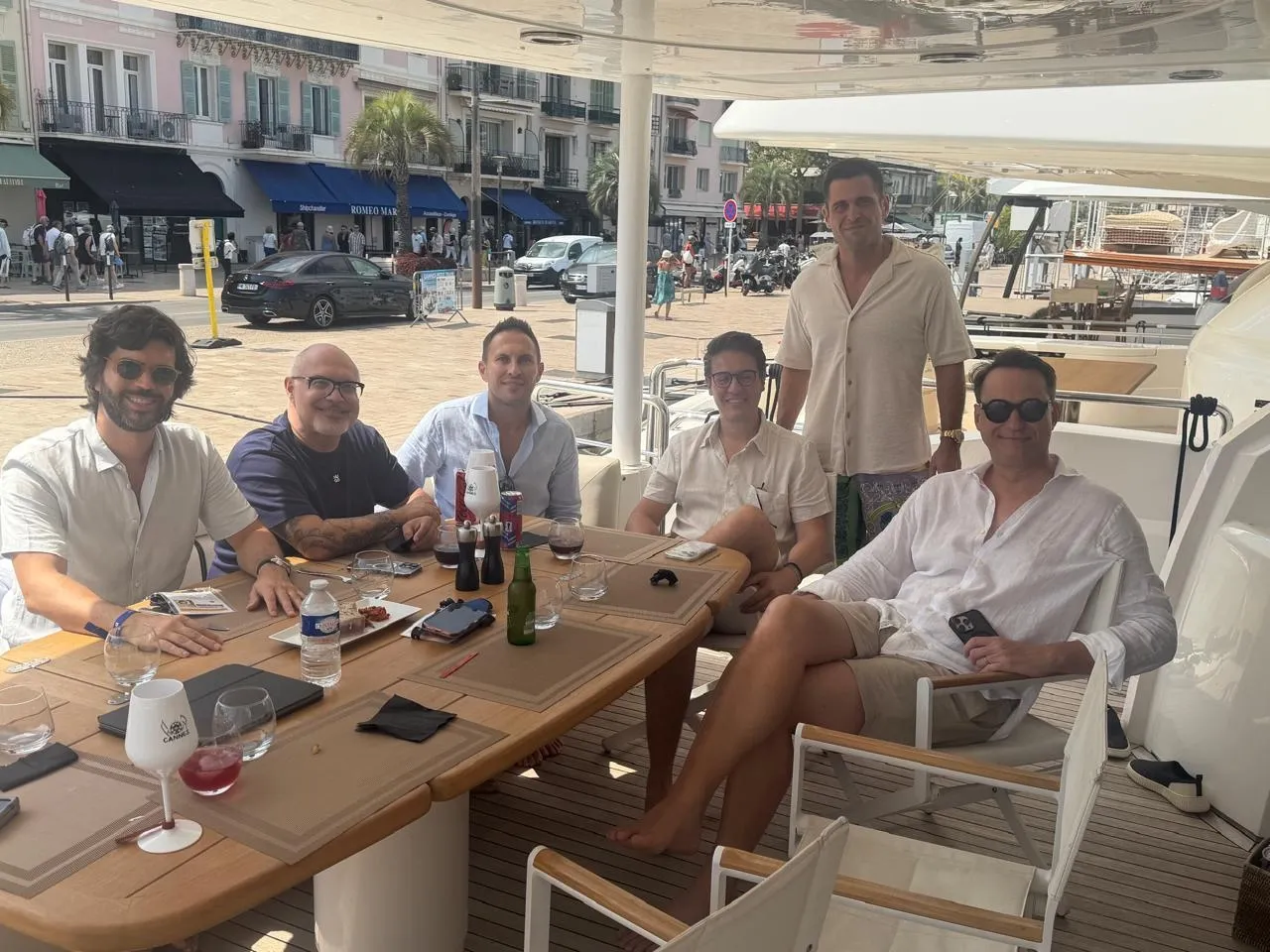 Mosaico Media e Santeria consolidam presença em Cannes com iate exclusivo na Riviera Francesa