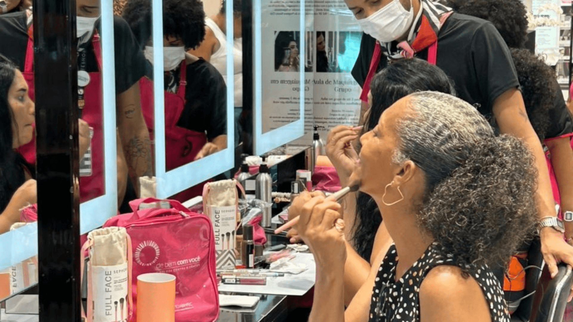 Instituto ABIHPEC e Sephora realizam oficina de automaquiagem inclusiva no RJ