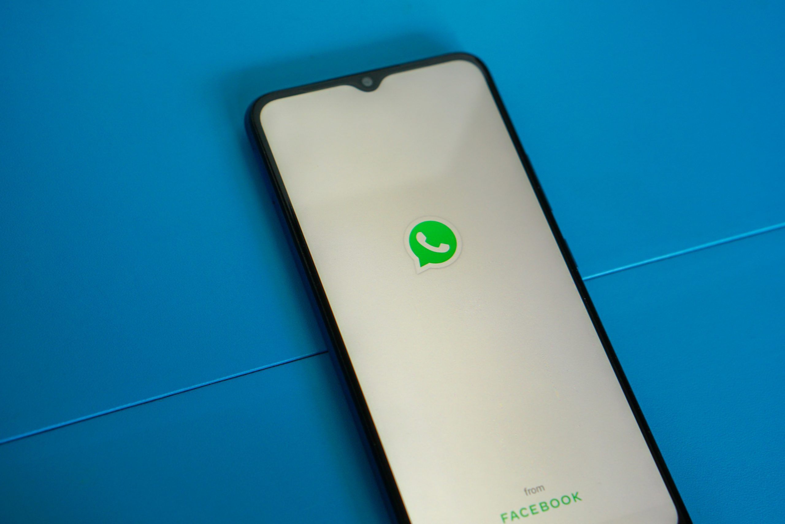 Whatsapp, Instagram e Facebook ficam fora do ar nesta segunda-feira