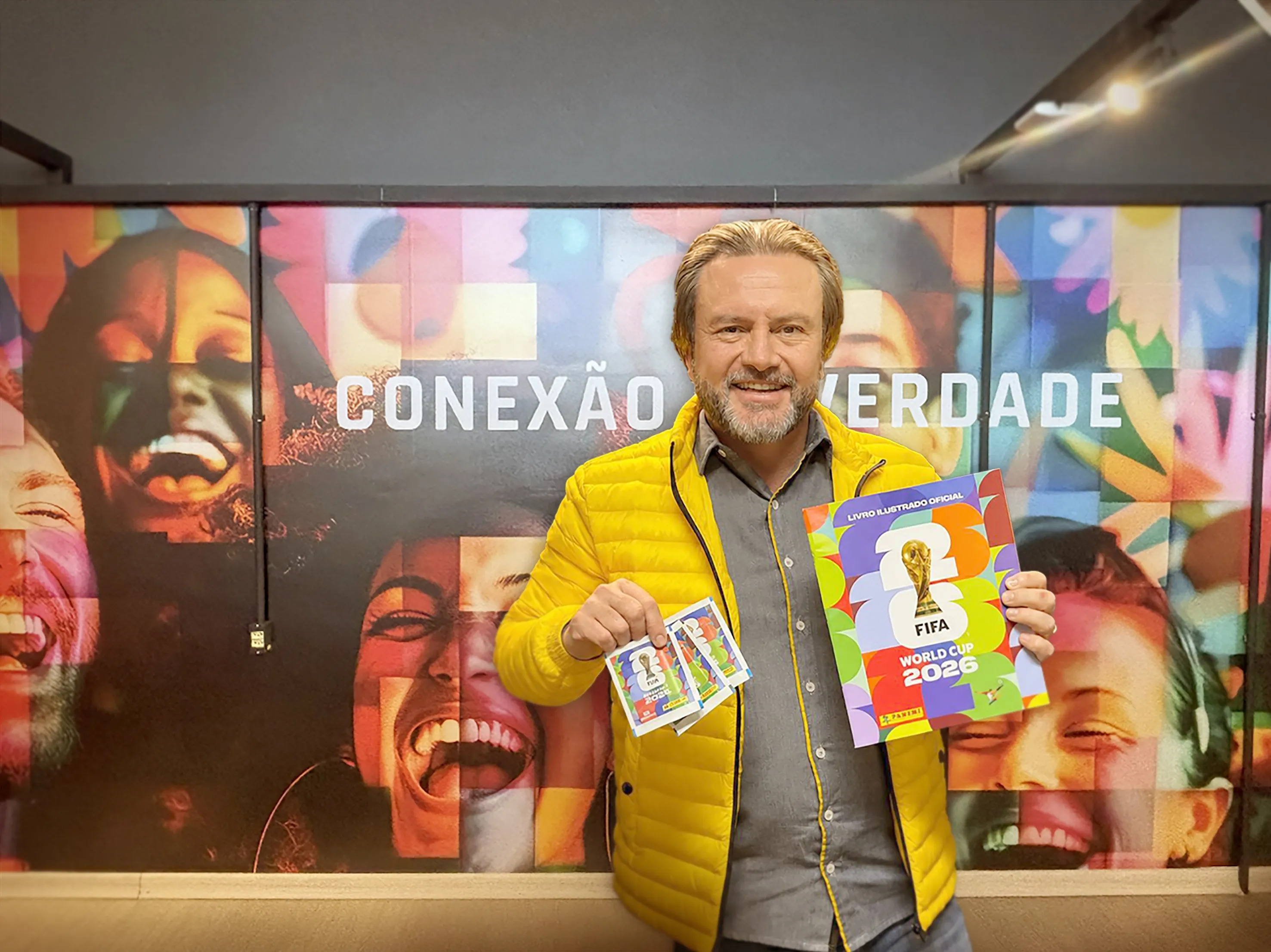 Grupo RazaoInfo lança campanha com álbum de figurinhas da Copa para estreitar laços com clientes