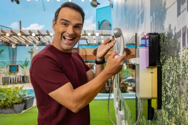 Estratégia Publicitária 360 Graus: BBB 26 Amplia Exposição de Marcas com 5 Casas de Vidro e OOH Inédito