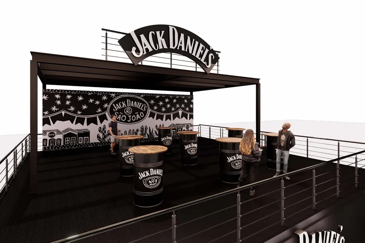 Jack Daniel’s aposta na cultura nordestina com coquetelaria regional e xilogravura no São João de Maracanaú 2026