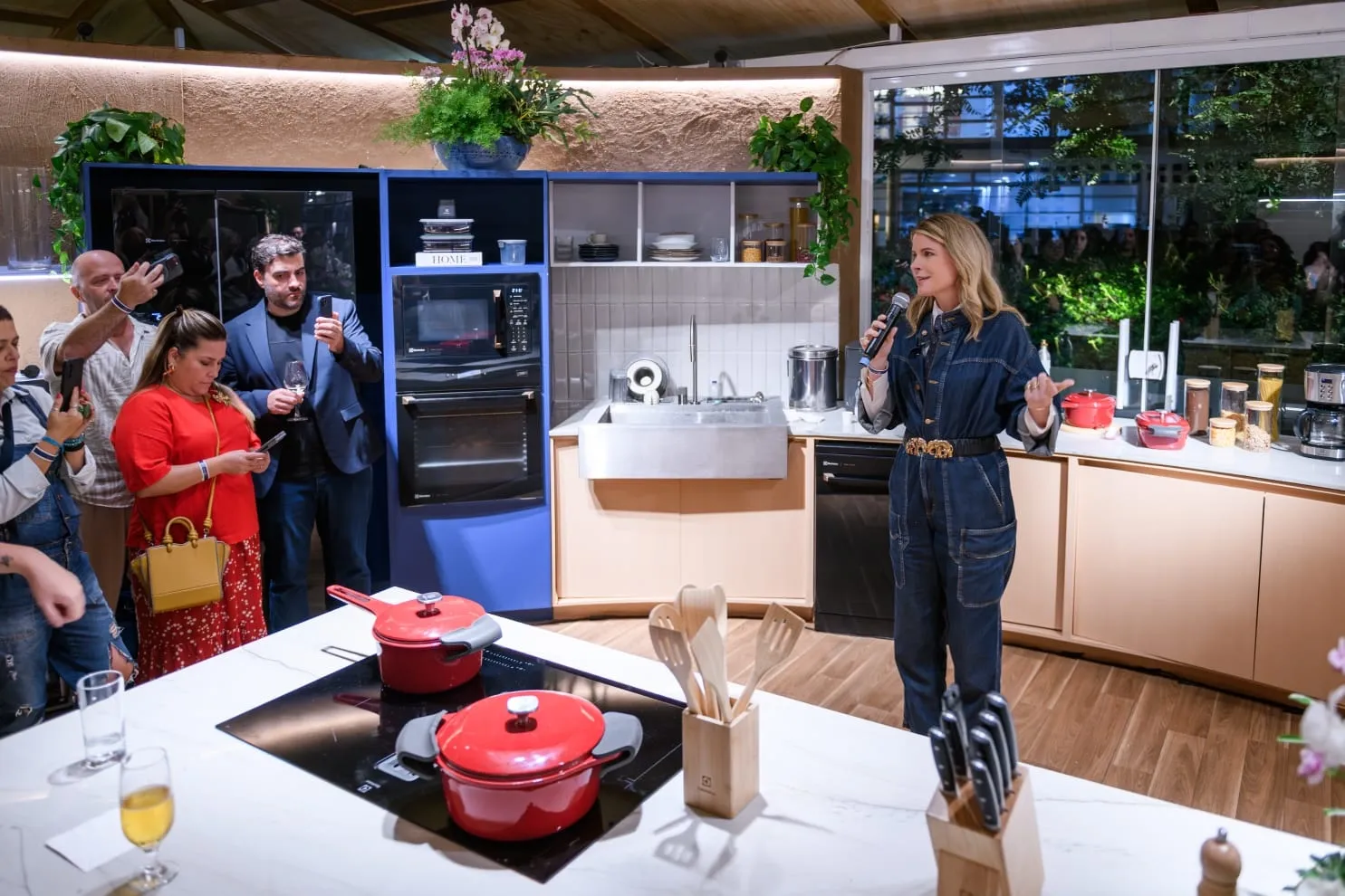 Electrolux celebra centenário na Bienal de Arquitetura com encontro entre Rita Lobo e Superlimão