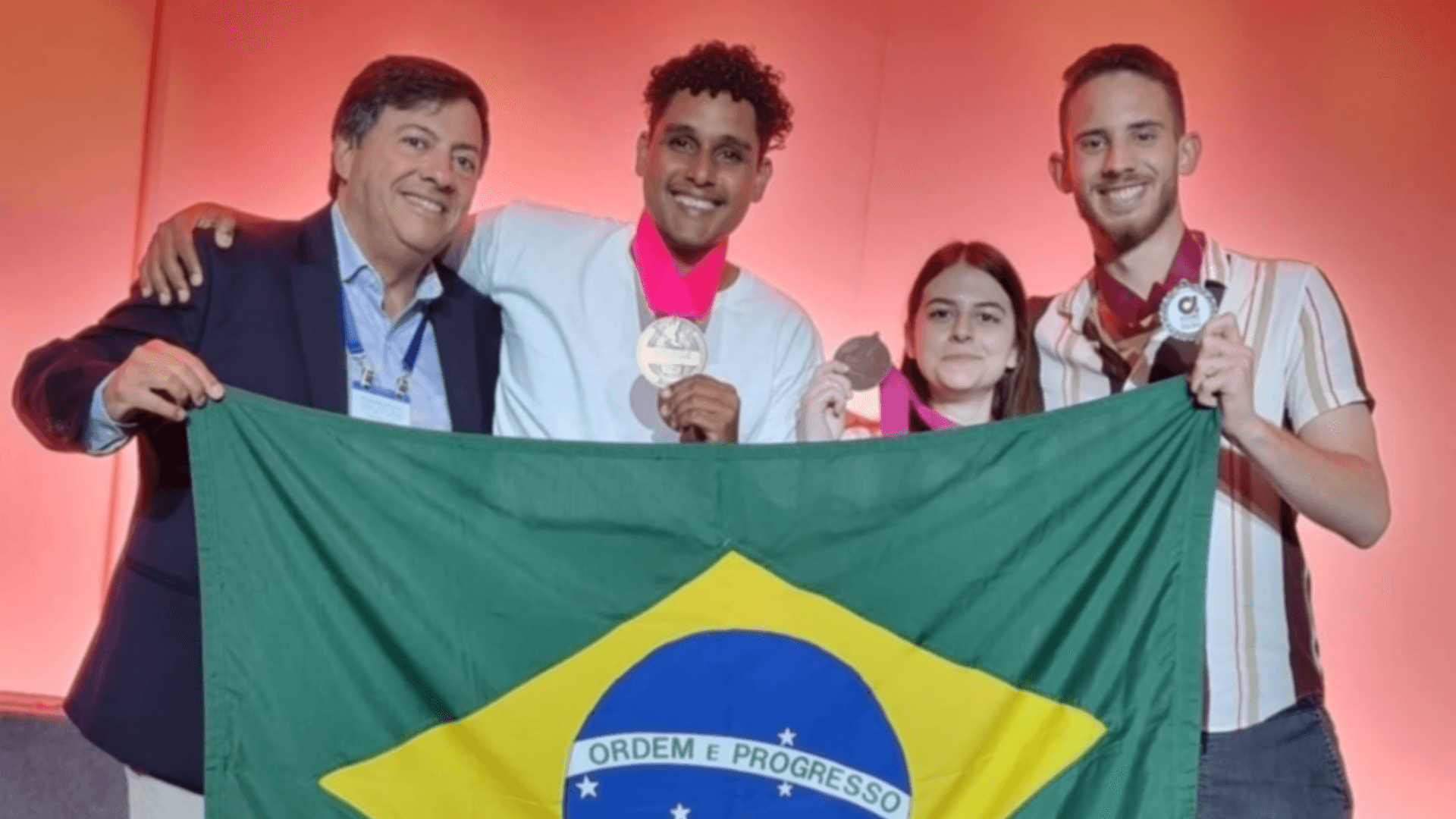 A procura de estudantes criativos, Adobe abre seletiva no Brasil