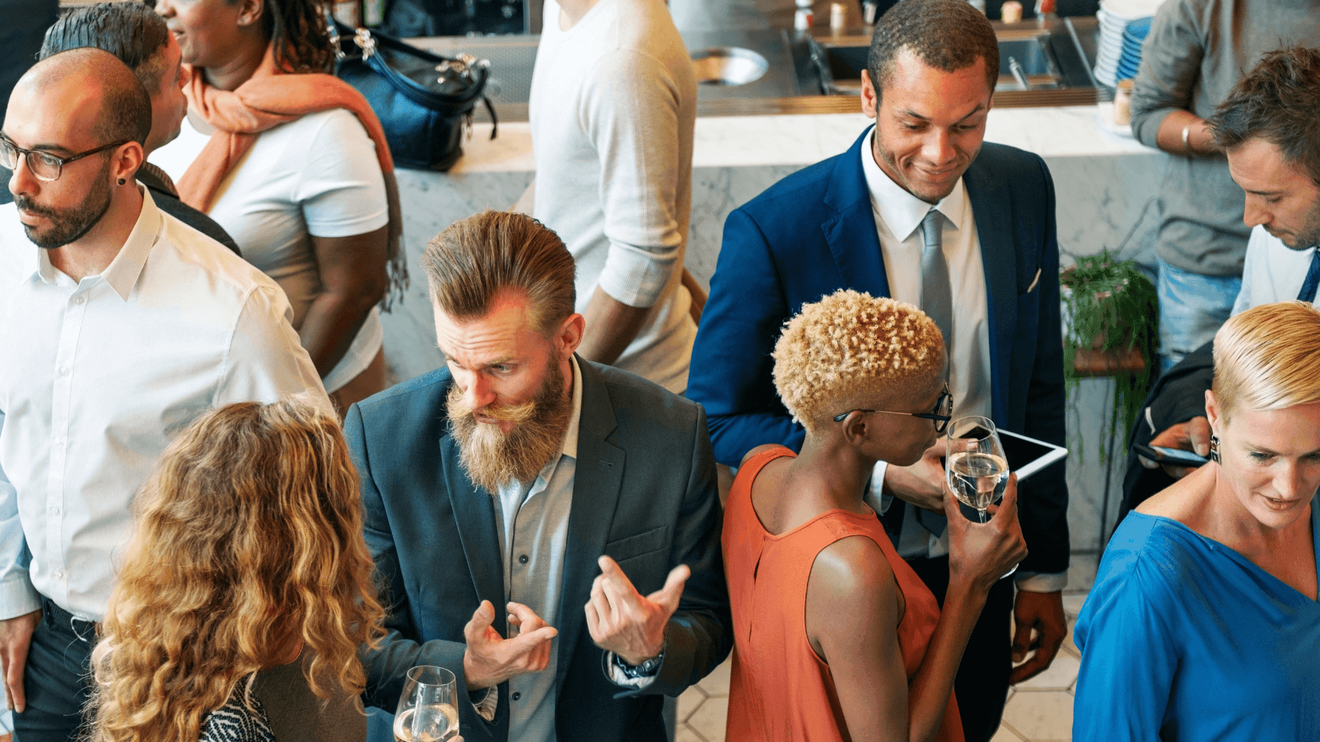 5 momentos para brindar com elegância no mundo dos negócios