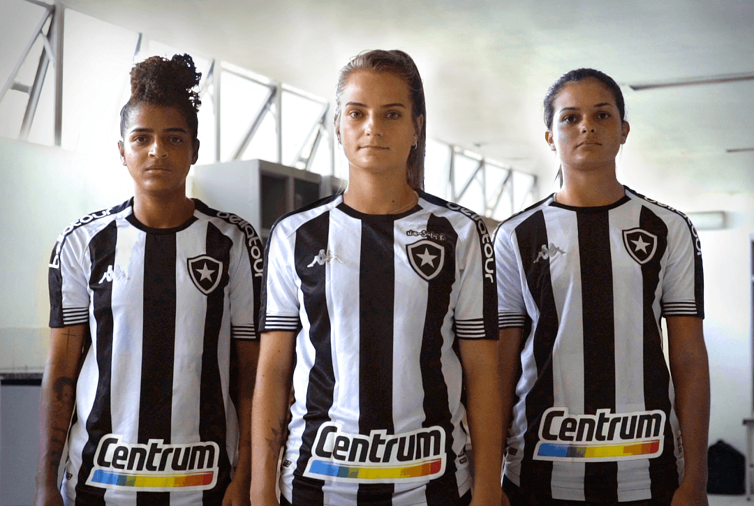 Centrum inova e reestampa uniforme do Botafogo para o time feminino