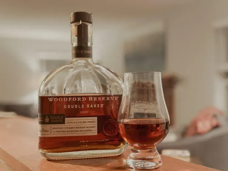 Woodford Reserve expande portfólio no Brasil com os rótulos Double Oaked e Rye