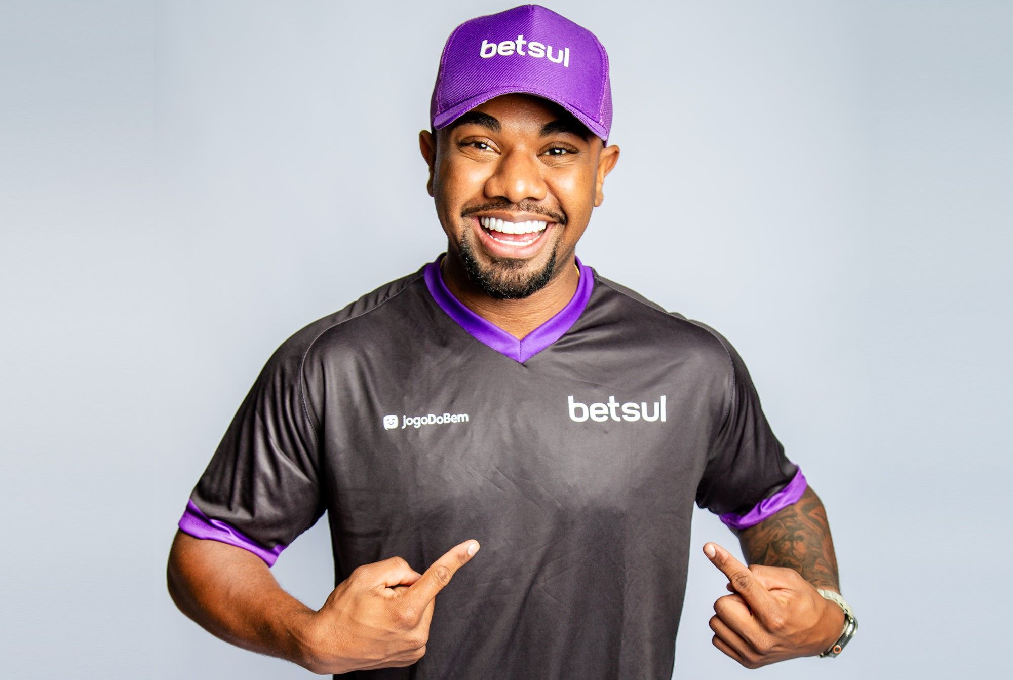 Davi, campeão do BBB, é o novo embaixador da Betsul