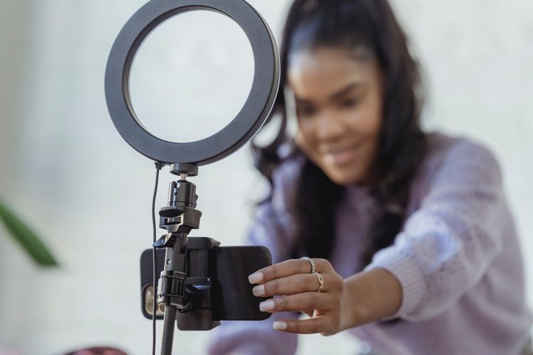 Empresas de moda são as que mais fazem campanhas com influenciadores no Brasil