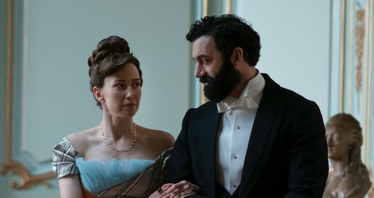 gildedage-hbo-morgan-spector-carrie-coon.jpg