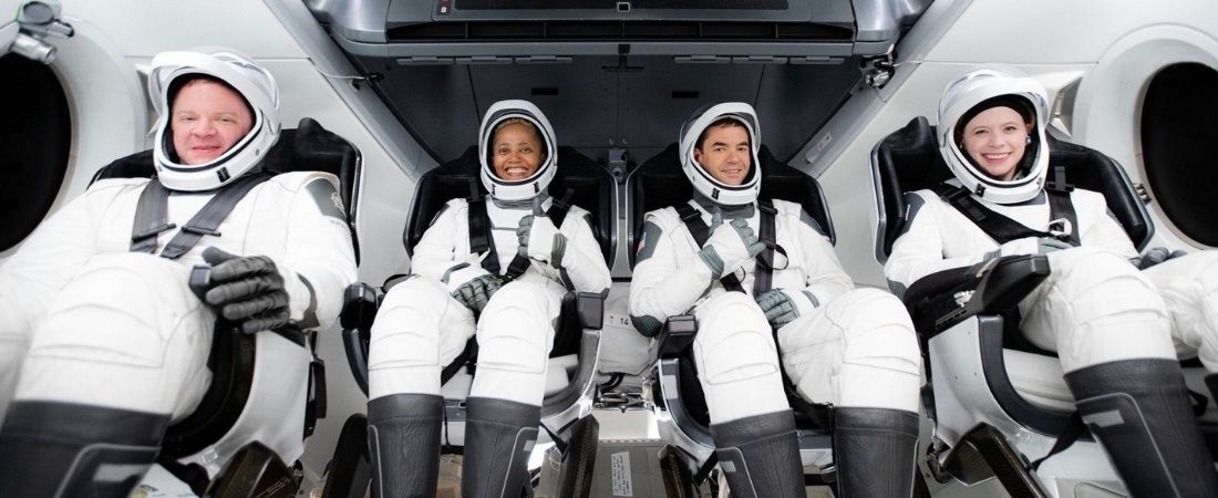 SpaceX: empresa de Elon Musk realiza 1° voo orbital com civis