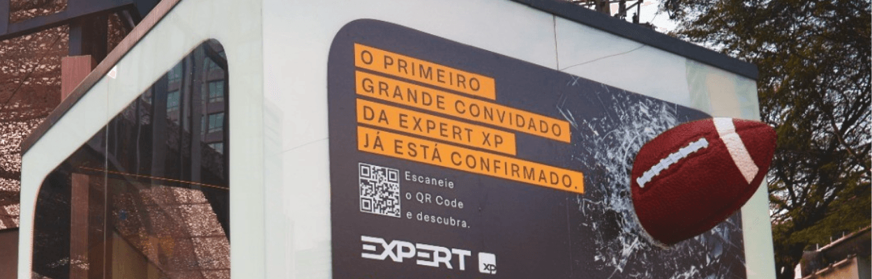 Lançamento de Tom Brady “quebra” cubo da Arena XP e relógio em SP