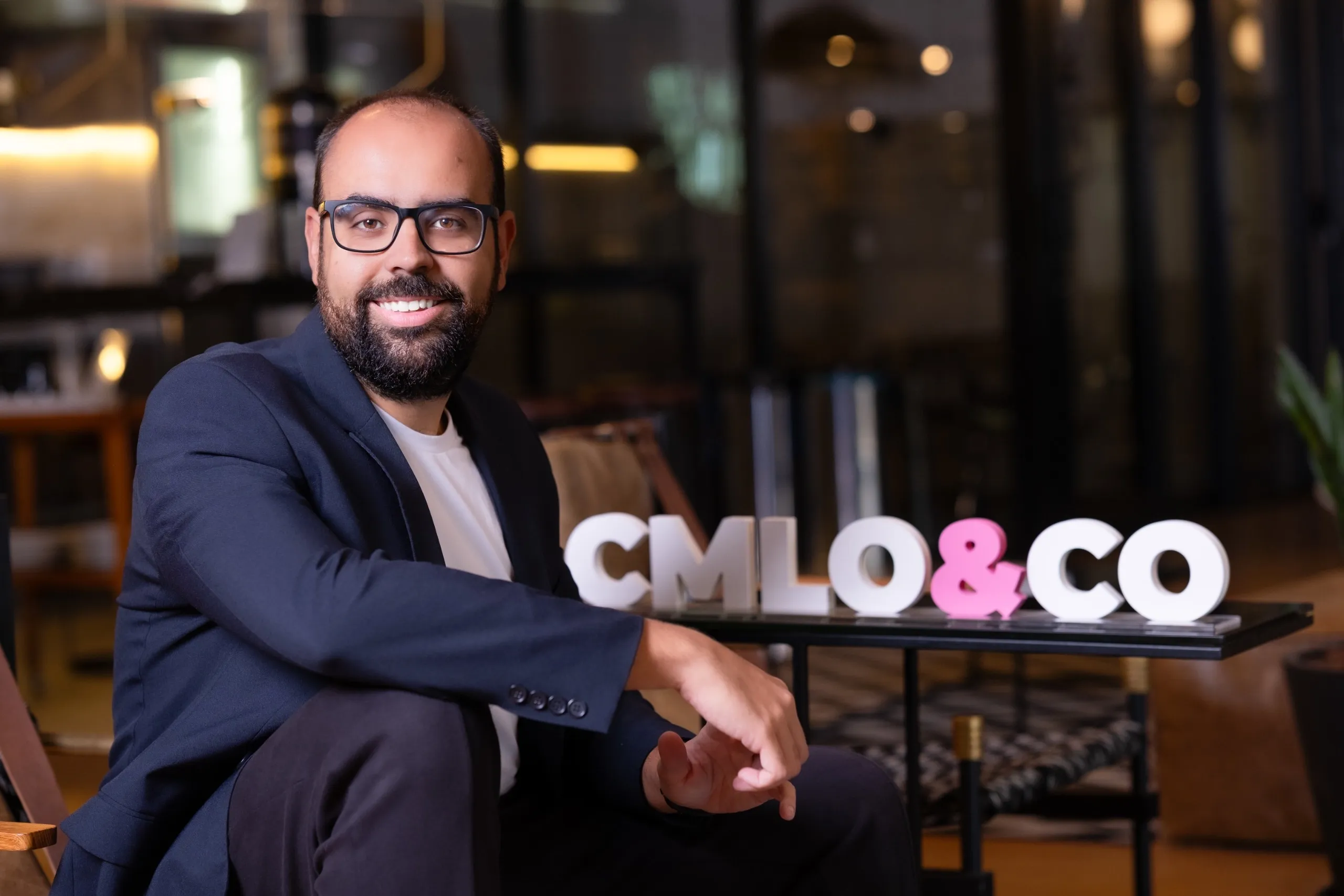 CMLO&CO formaliza transformação em grupo e lança nova identidade visual