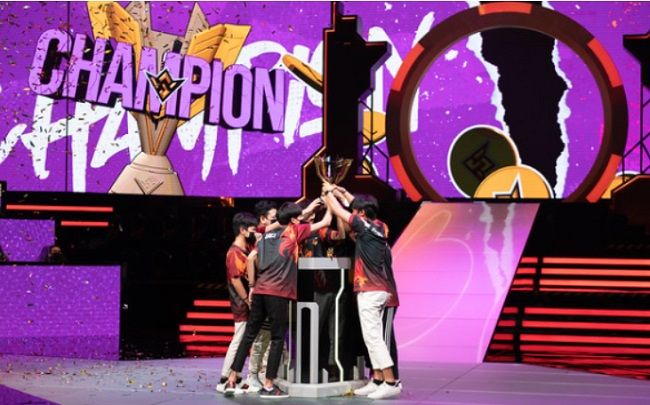 mundial-de-free-fire-texto-phoenix.jpg