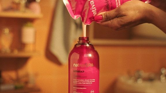 O Boticário dá refis de produtos em promoção “Me completa”