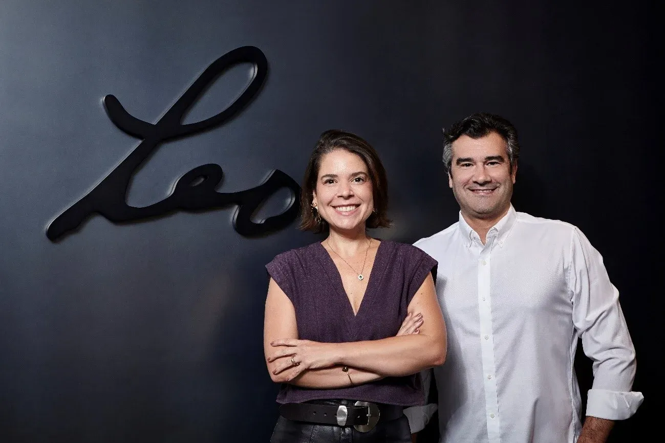 Leo Burnett completa 50 anos no Brasil e integra Performics à operação