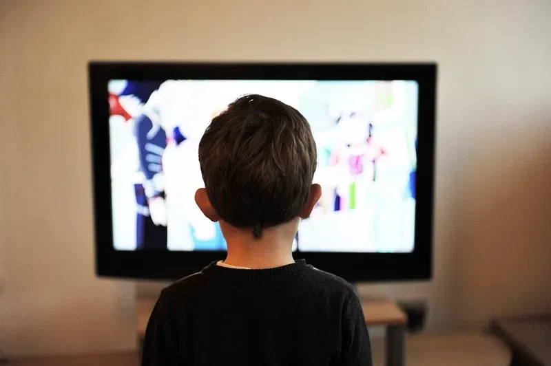 Publicidade no Dia das Crianças: TV segue na liderança, mas digital ganha espaço