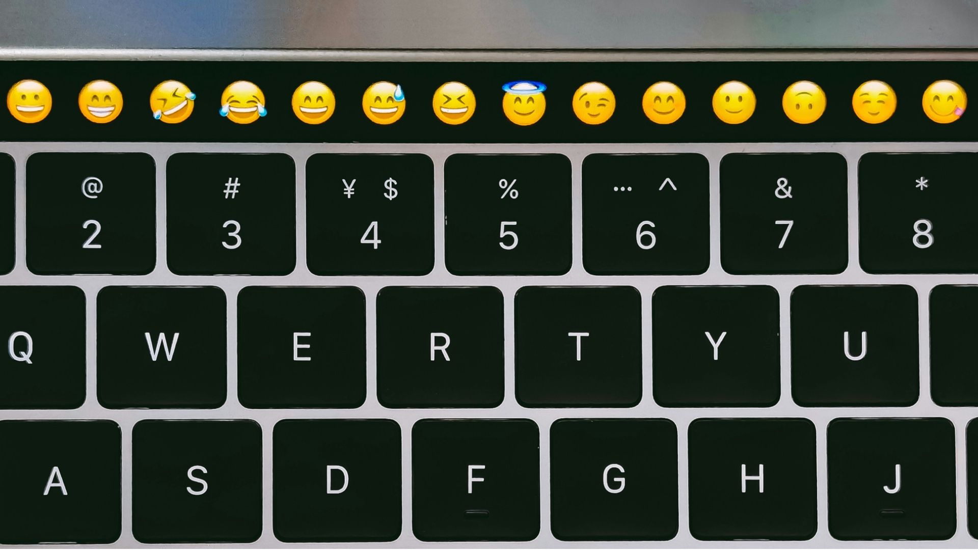 Emojis rompem barreiras linguísticas? Alguns fatos e práticas culturais respondem essa questão