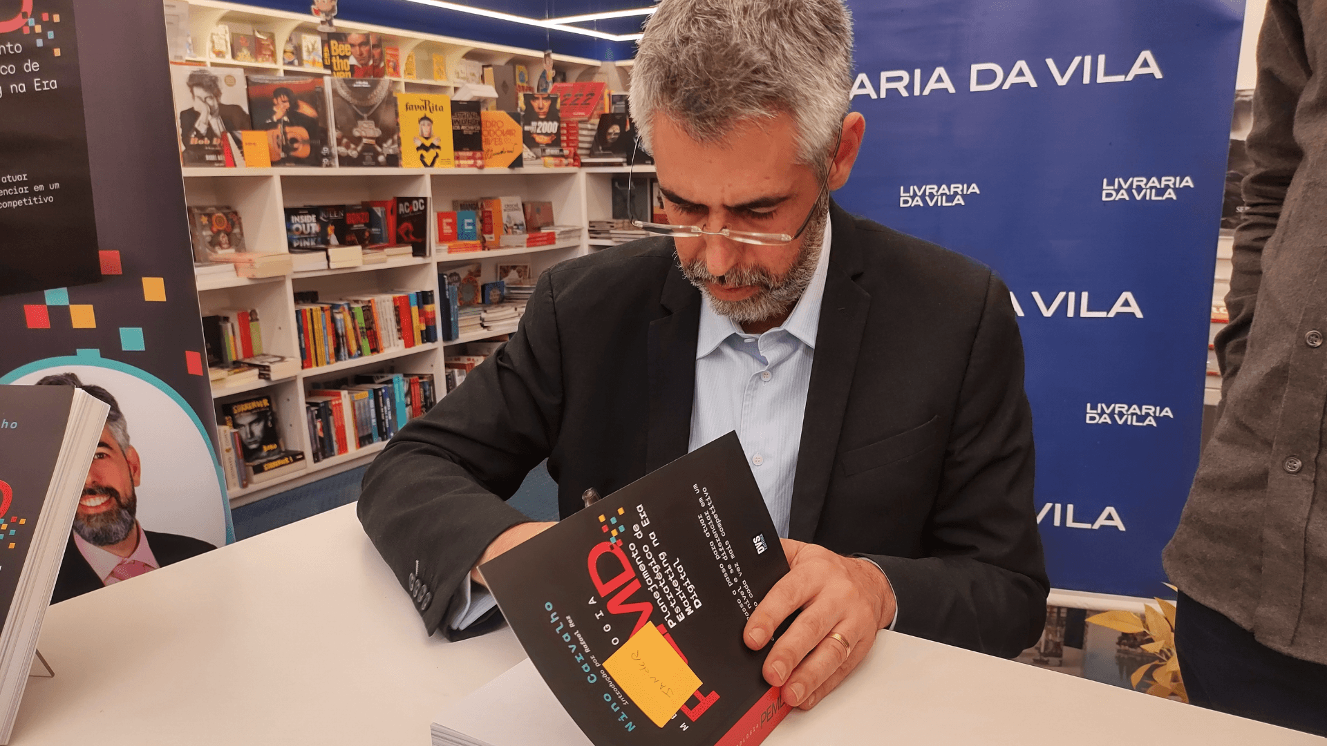 Livro de Nino Carvalho decifra e traduz o Marketing na era digital