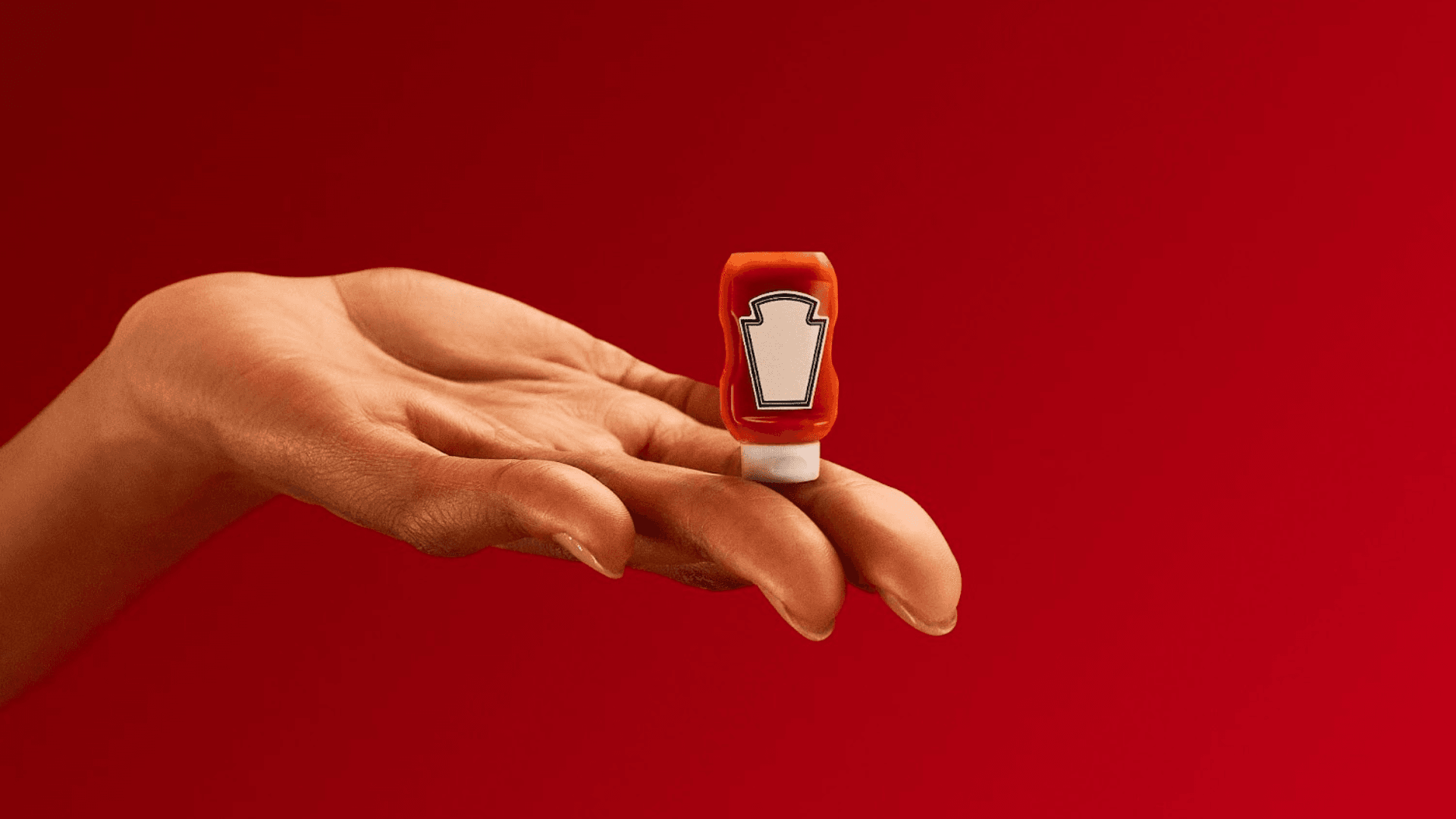 Heinz lança miniatura de ketchup em campanha por emoji e revive nostalgia dos anos 90