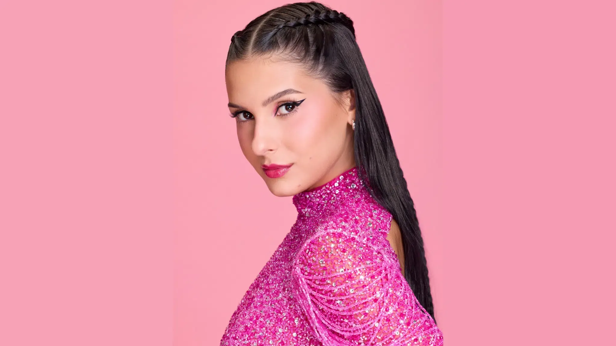 Avon lança linha “A Boiadeira” assinada por Ana Castela