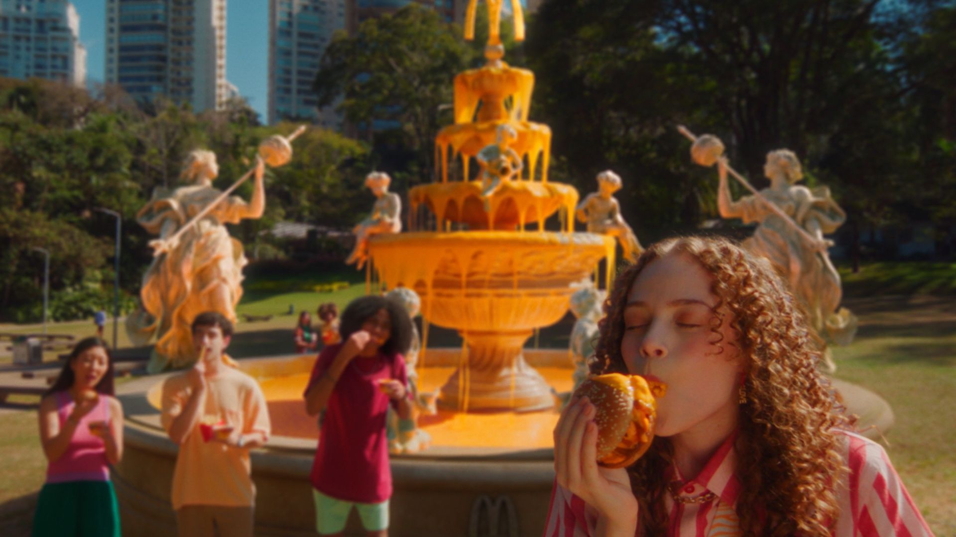 McDonald’s “cheddariza” público com retorno da Piscininha de Cheddar