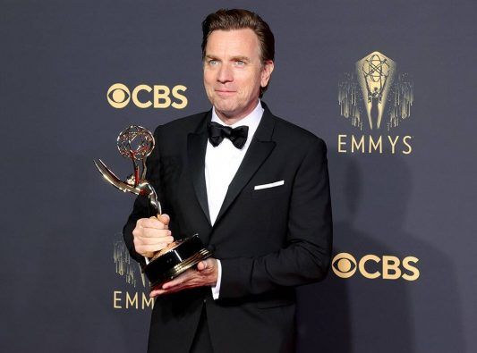 ewan-mcgregor-halston-winner-GettyImages-1341365918-533x395.jpg