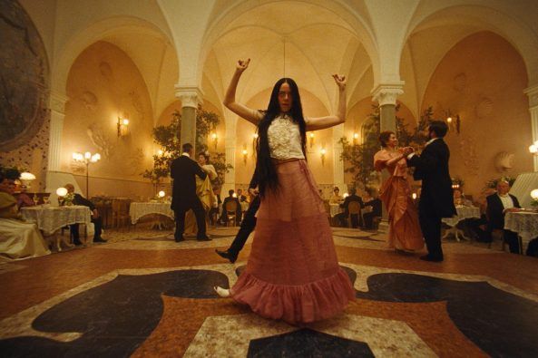 bella-dancing-poor-creatures-593x395.jpeg