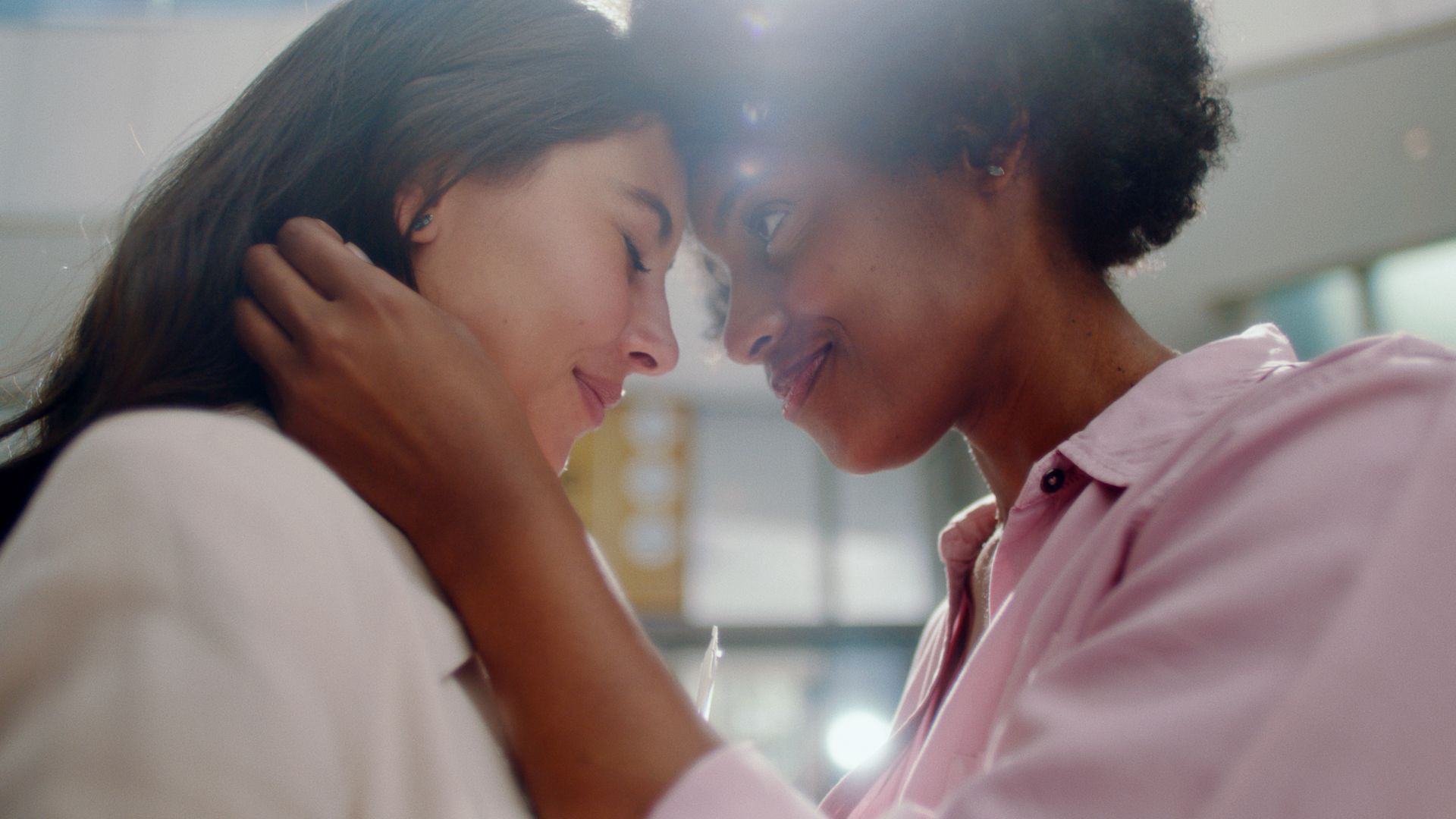 Nivea fala sobre poder do toque nas relações em campanha