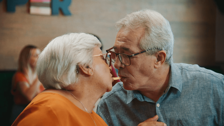Burger King celebra 70 anos enfatizando a ‘Chama Acesa’ em nova campanha romântica 