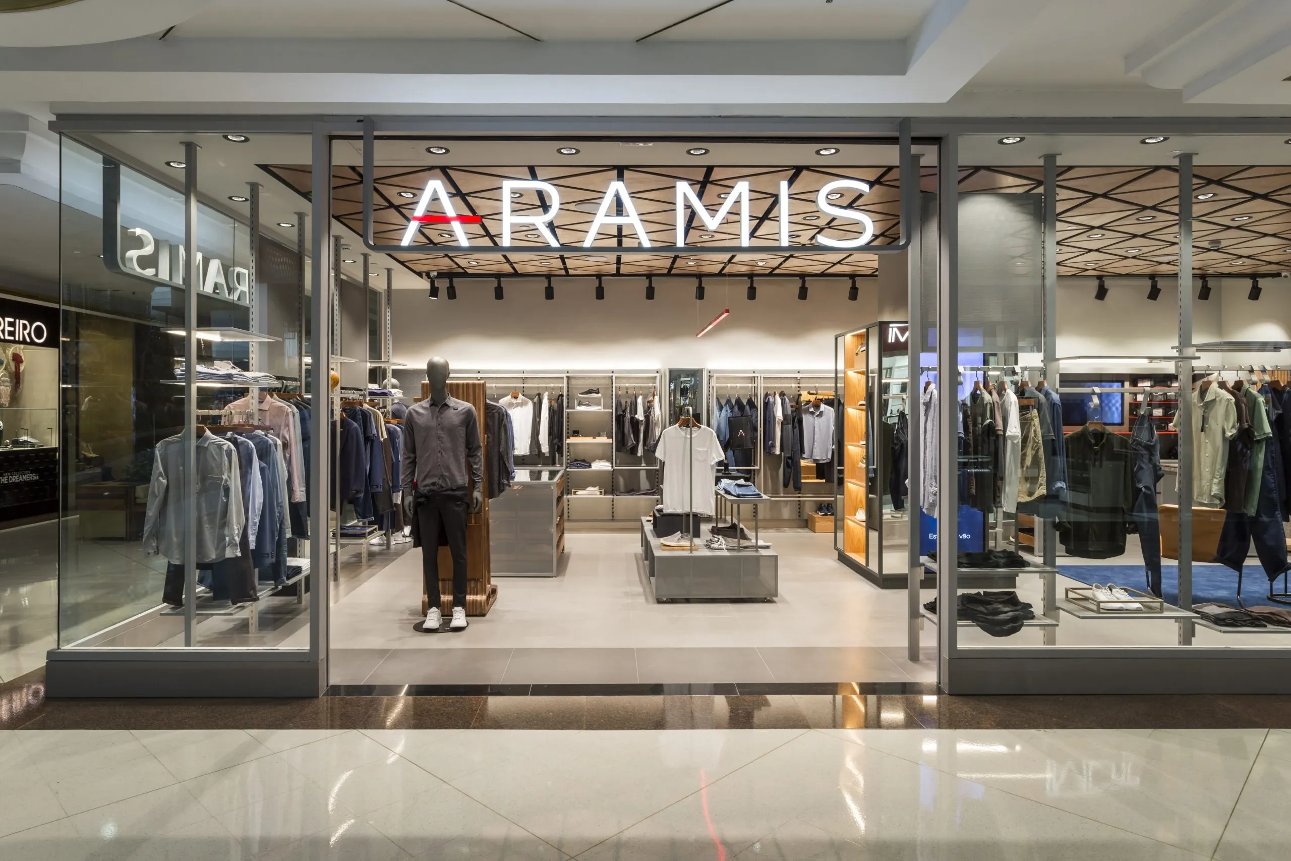 Aramis Inc. e Out Of Office: A Nova Aliança Estratégica para Consolidar a "Fashion Tech" no Brasil