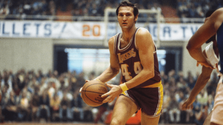 Jerry West, ícone do basquete e inspiração para o logo da NBA, deixa legado memorável