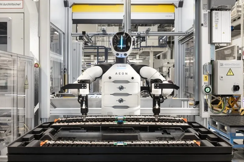 BMW Group acelera era da "Physical AI" com robôs humanoides em fábricas na Europa