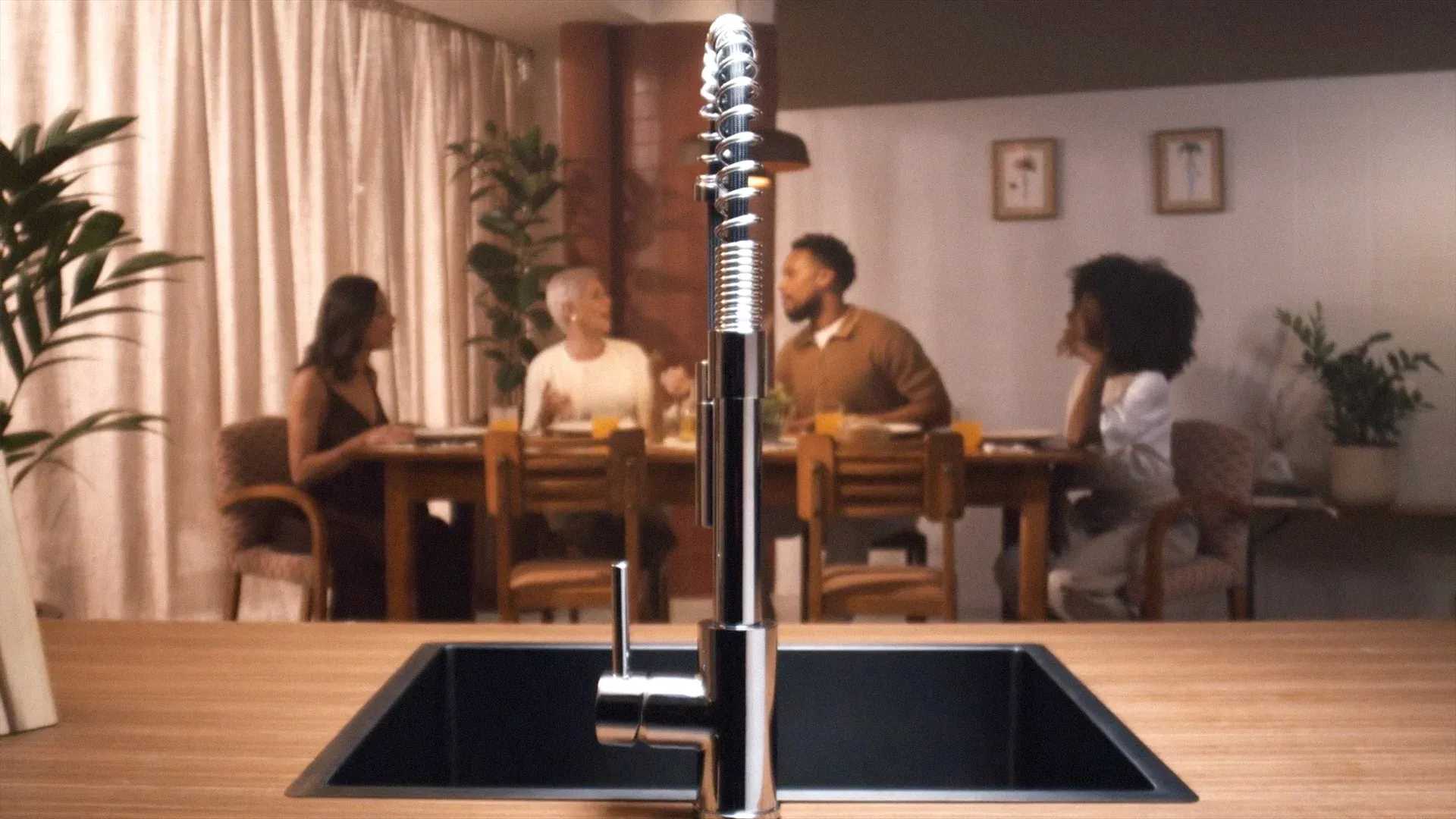 Deca lança campanha para novo portfólio de cozinhas