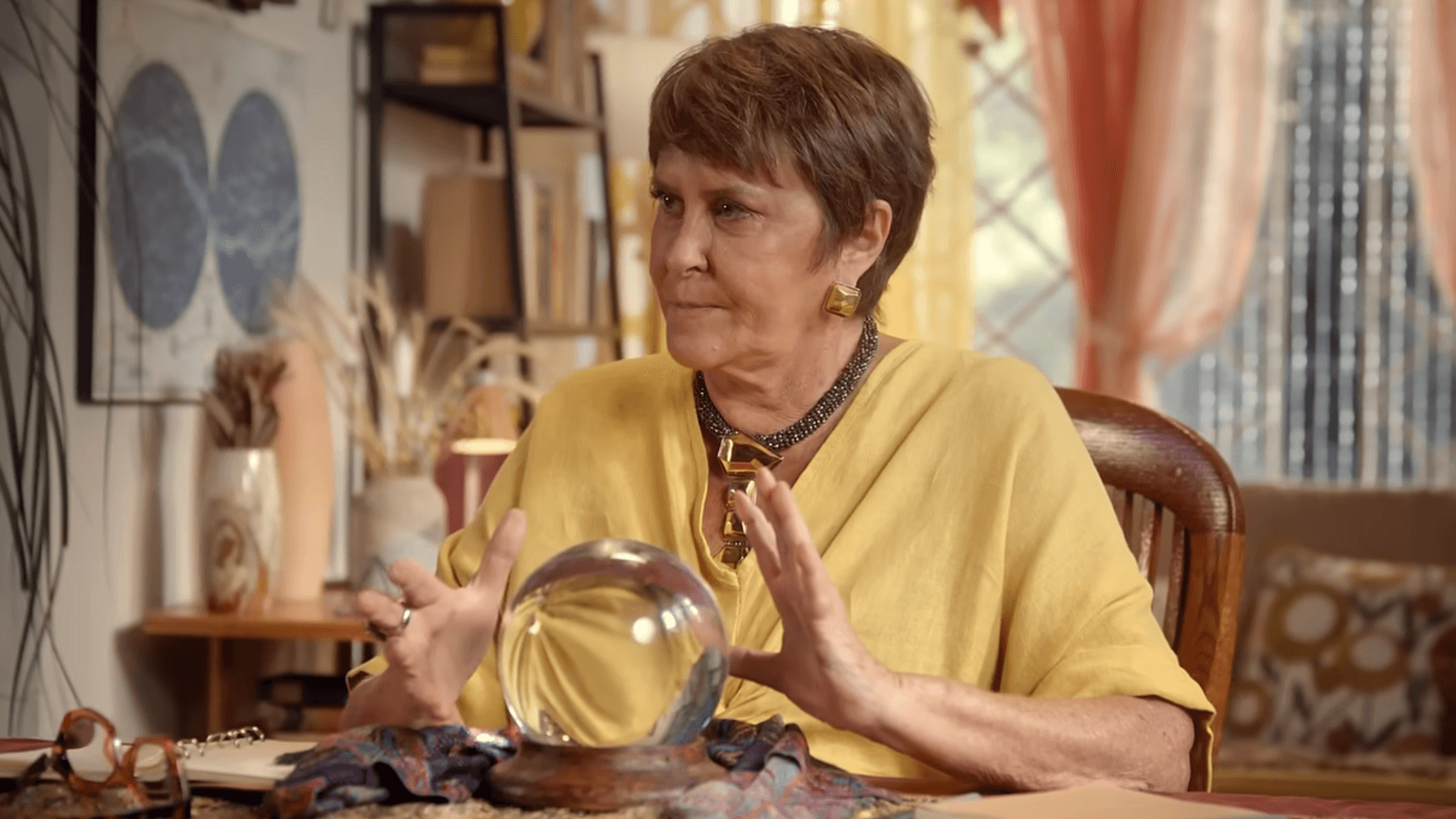 Márcia Sensitiva tenta prever cotação do Dólar em campanha da Nomad