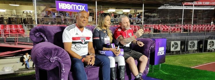 HBO Max leva sofá roxo para Morumbi em mais uma ação do Paulistão