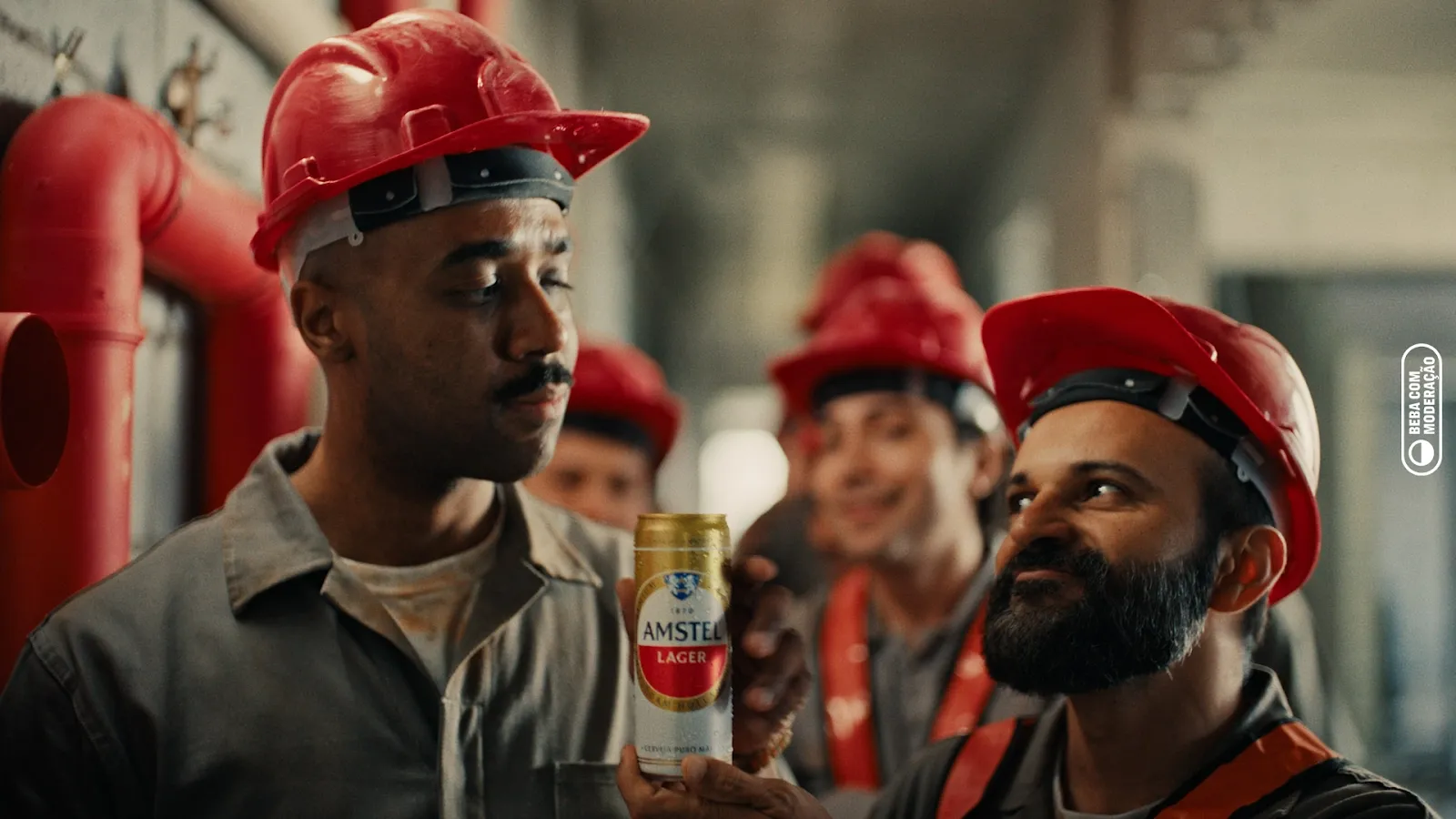 Amstel Celebra Empate Histórico de Títulos do Brasil na Libertadores com Campanha Temática