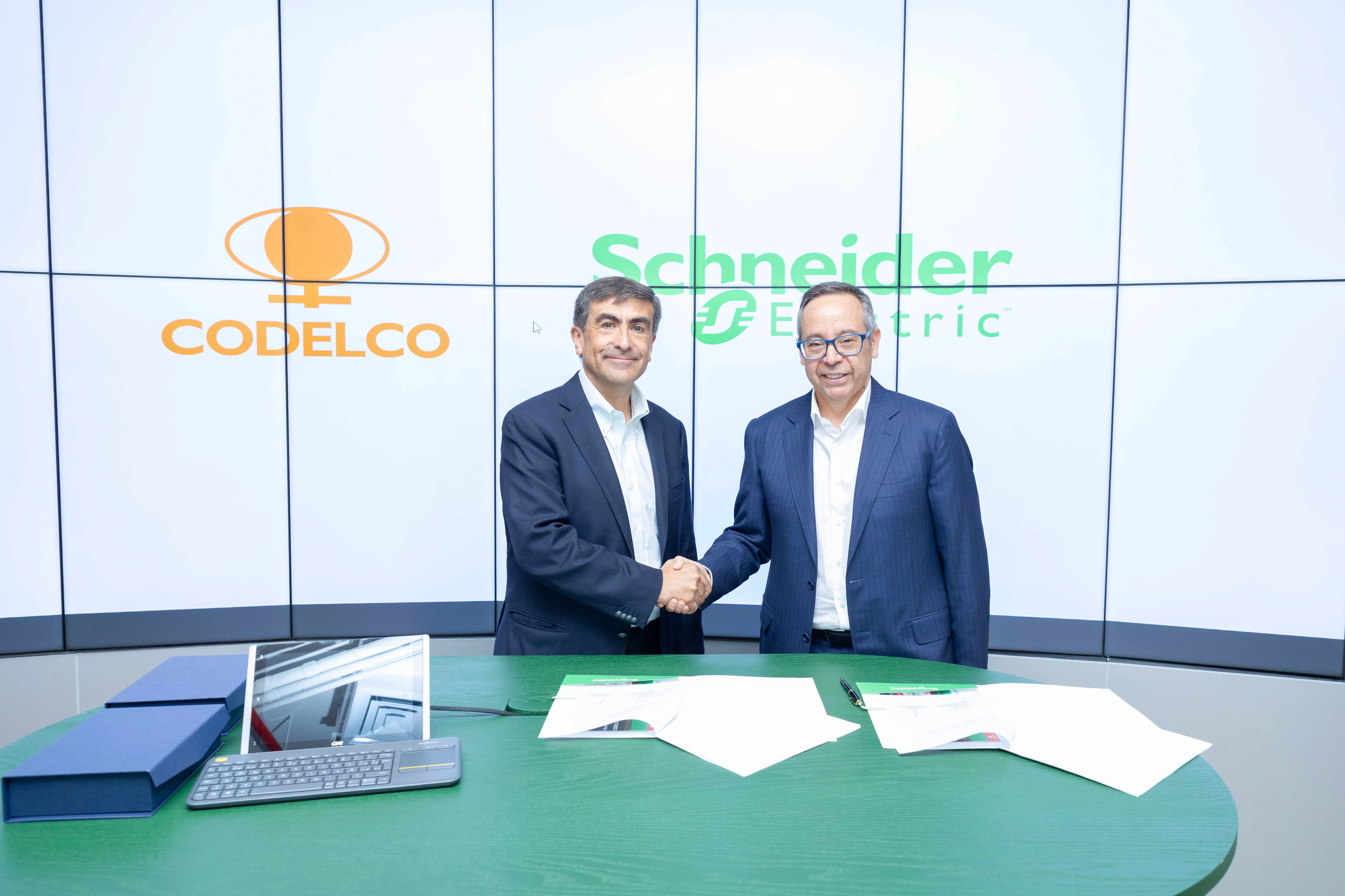 Codelco e Schneider Electric firmam aliança estratégica para a mineração do futuro