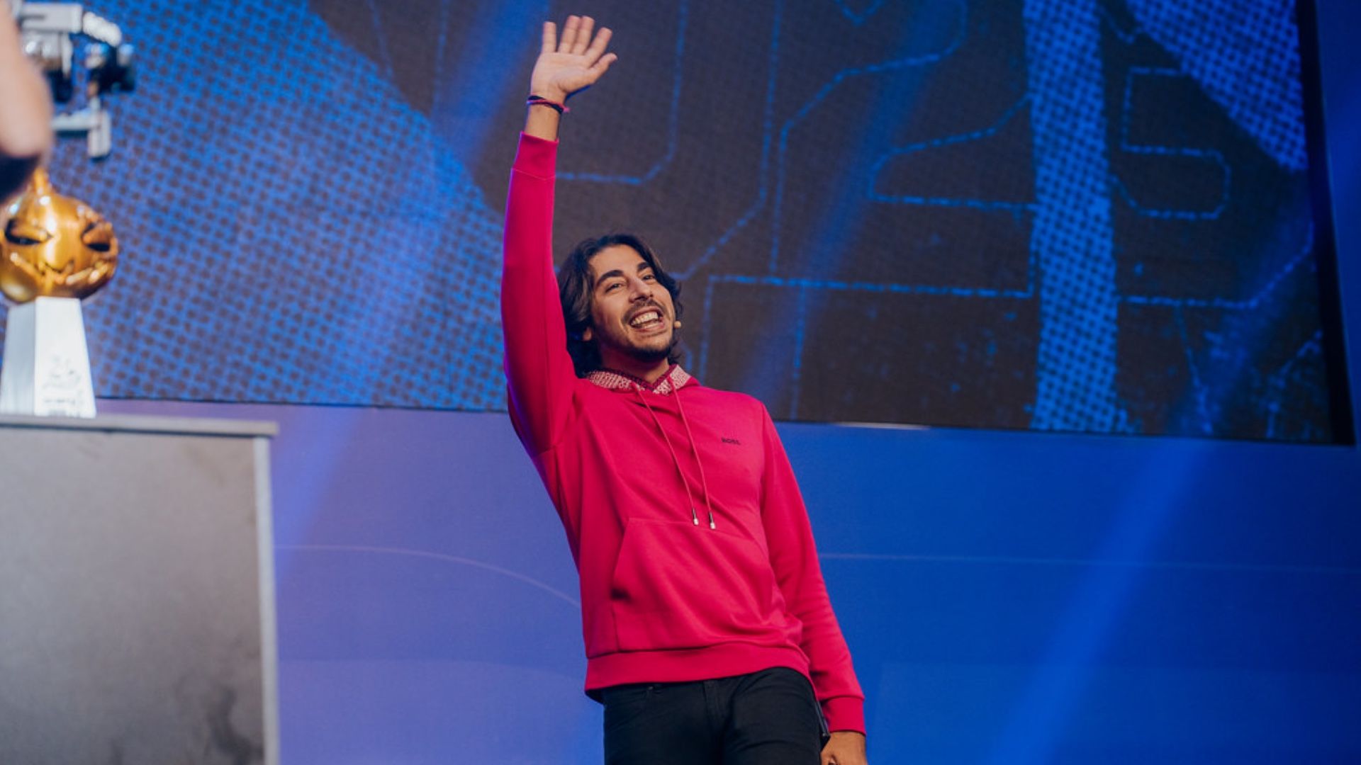 Gustavo “Baiano” Gomes celebra 1 milhão de seguidores na Twitch