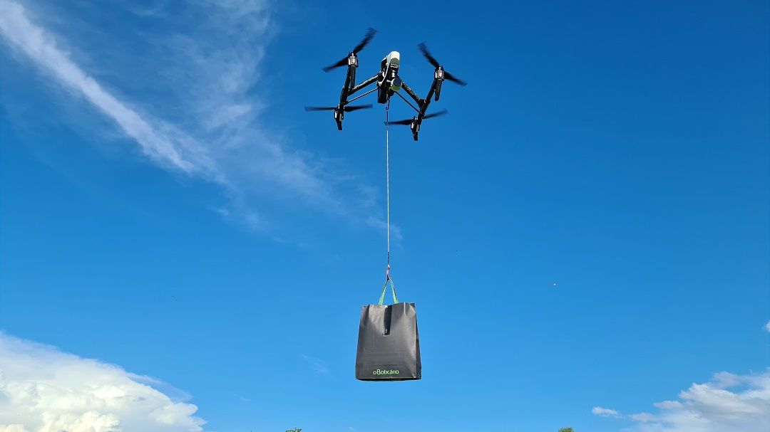 Frescor que vem do céu! O Boticário usa drone para entregar Malbec Bleu